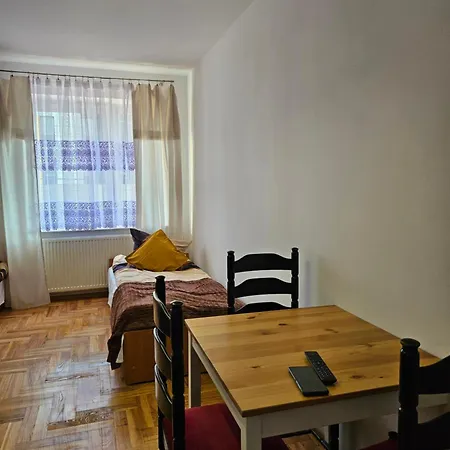 Hostel Vera Dla Seniorow , Z Celodobowa Opieka I Wyzywienie *