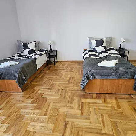 Hostel Vera Dla Seniorow , Z Celodobowa Opieka I Wyzywienie