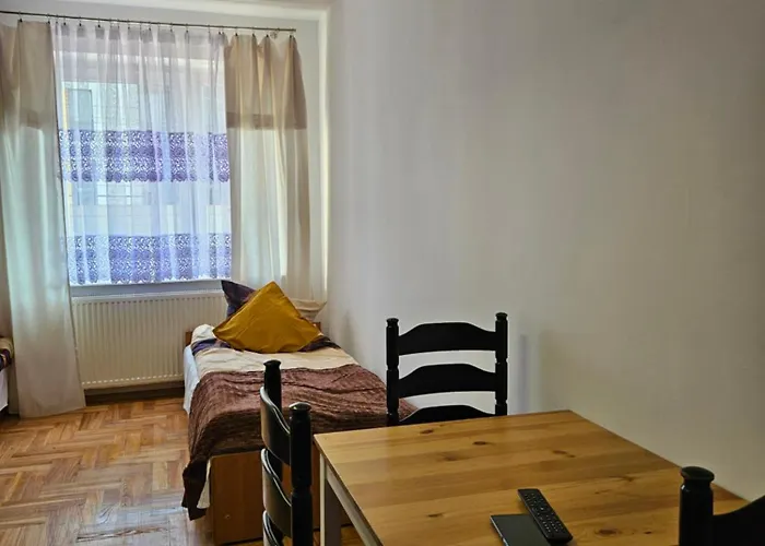 Hostel Vera Dla Seniorow , Z Celodobowa Opieka I Wyzywienie *